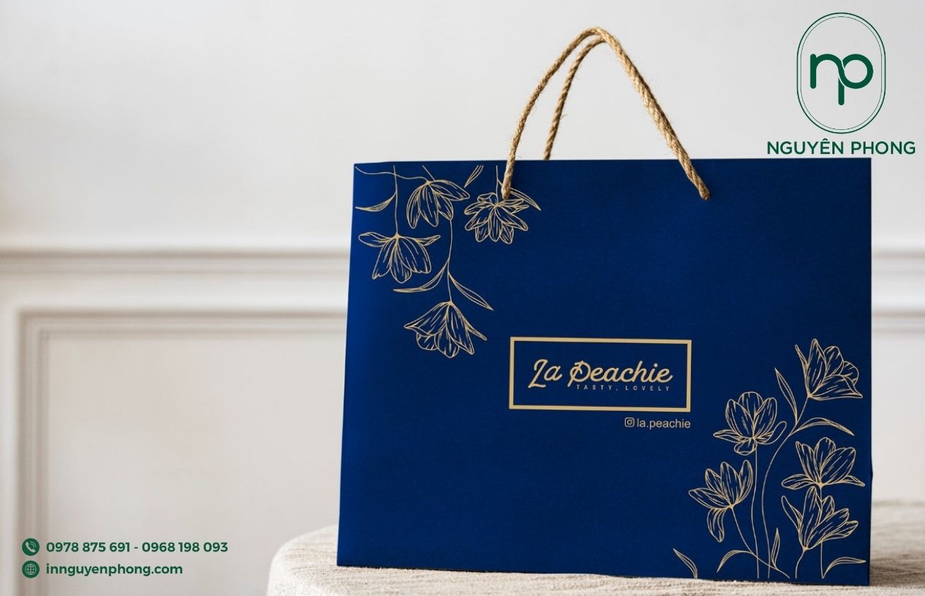 Mẫu túi giấy đựng bánh kẹo thể hiệu phong cách riêng 